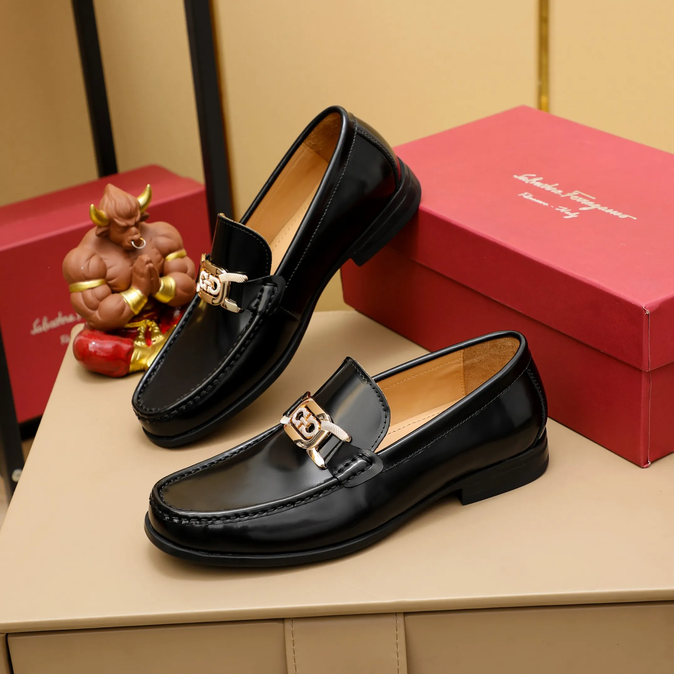 Men's clothing and shoes 💰460 🔥Ferragamo's new men's casual slip-on shoes🇨🇳Official website original 1:1 mold opening, original quality💯Fine workmanship, high-end luxury☘The upper is made of imported Italian first-layer cowhide🌴Luxury🐂leather lining🍓Rubber wear-resistant and non-slip outsole, breathable and comfortable to wear🍍The first choice for high-end men, black, size 38-45